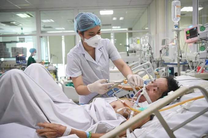 3 dịch bệnh cùng hoành hành, y tế Hà Nội căng mình chống đỡ