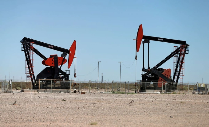 Giá dầu trở lại mốc 90 USD/thùng khi OPEC+ mạnh tay giảm sản lượng