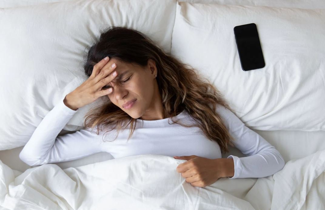 giấc ngủ kém có liên quan đến sự co rút của chất xám theo thời gian