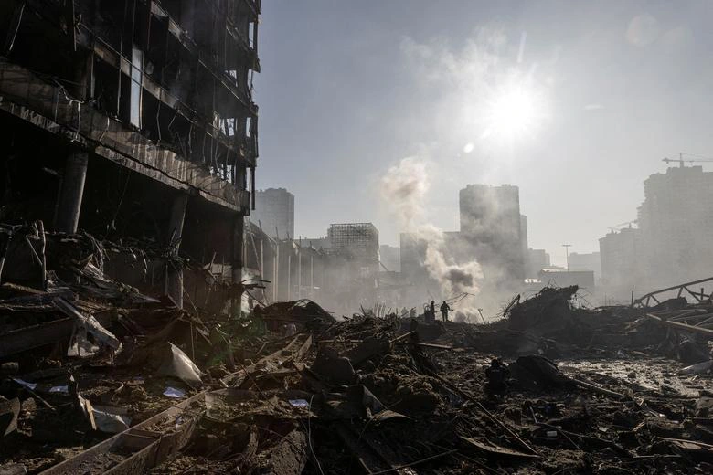 Hiện trường một trung tâm mua sắm ở Kiev bị đánh bom hôm 21/3